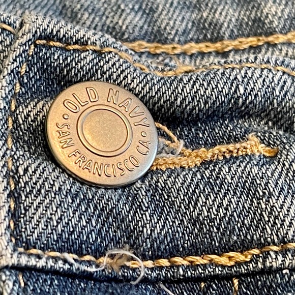 Old Navy Blue Denim Shorts Cuffed Lightwash Distressed Sz 6 1099-396 - Picture 3 of 6